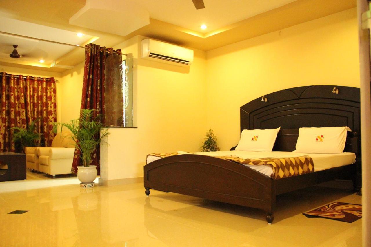 Hotel Sri Grands Rajahmundry Ngoại thất bức ảnh