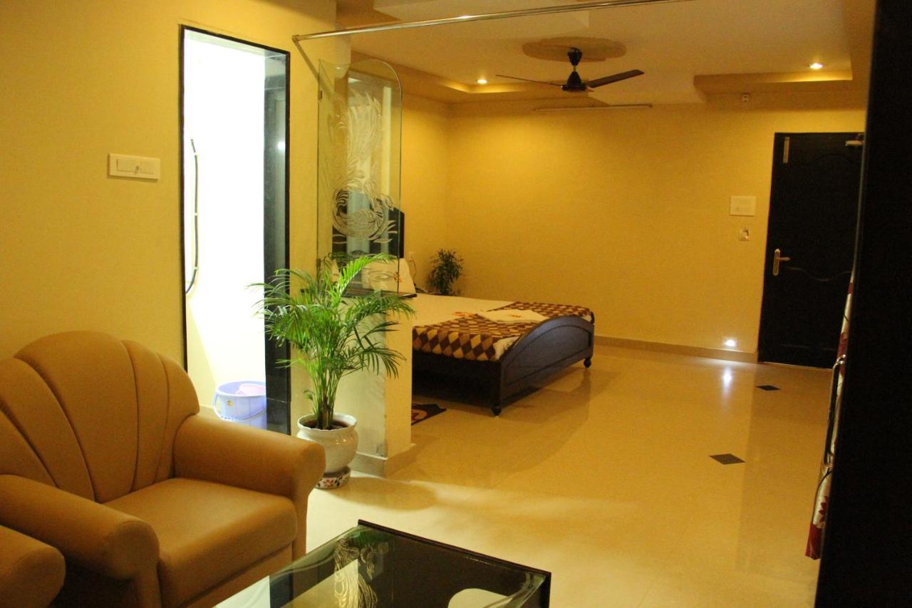 Hotel Sri Grands Rajahmundry Ngoại thất bức ảnh