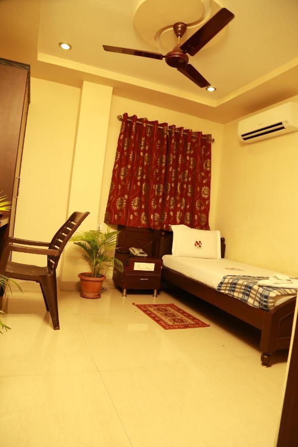 Hotel Sri Grands Rajahmundry Ngoại thất bức ảnh